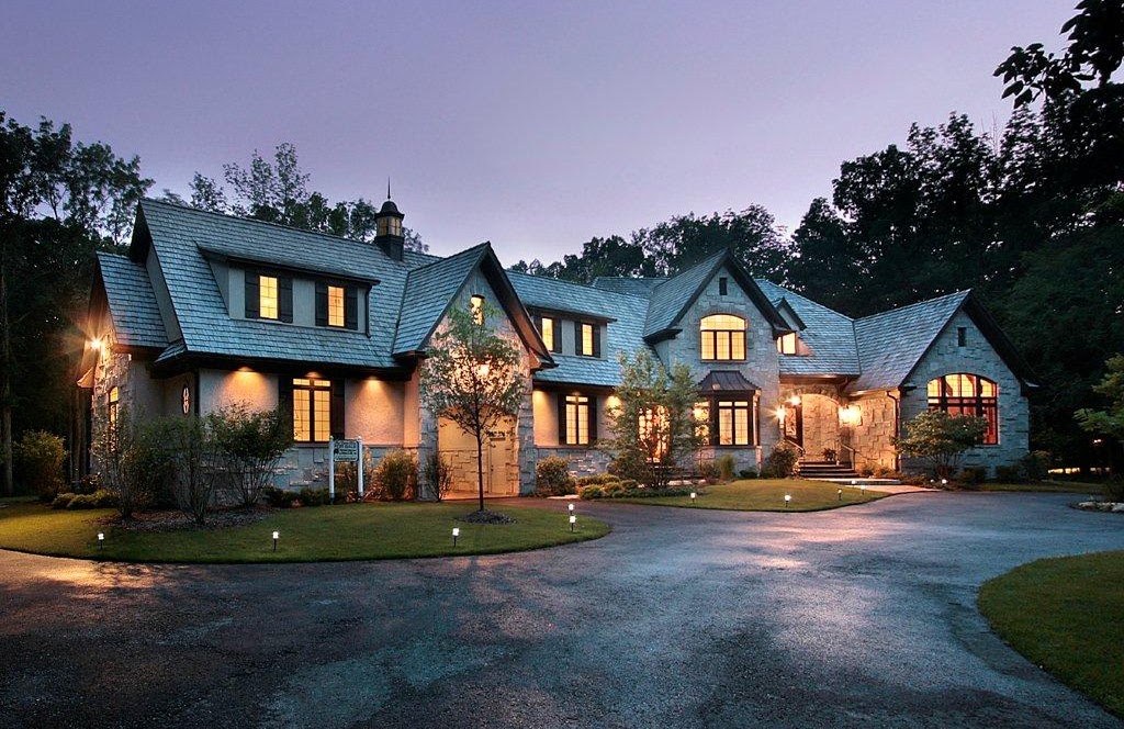 A McAlpine Architects residence illuminated at dusk